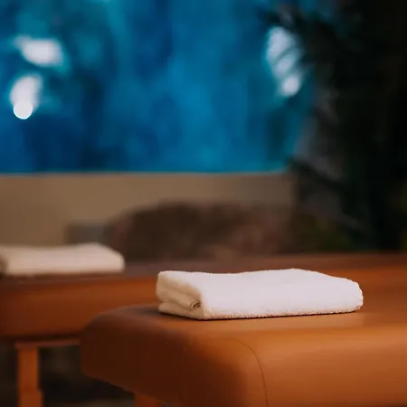 Hotel Black