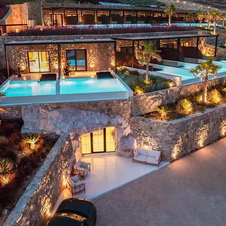 Black * Ftelia (Mykonos)